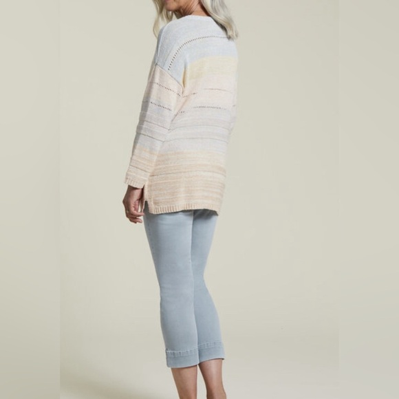 Tribal-Pastel 3/4 Sleeve Split Neck Sweater-Size:Medium - Picture 3 of 10